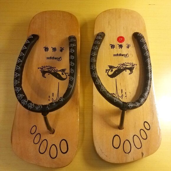 Wooden Flip-Flops - Picture 10 of 11